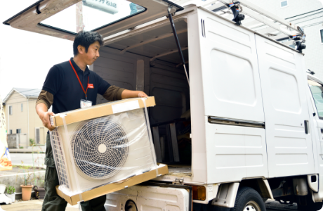 配送・設置・施工を行うイメージ写真